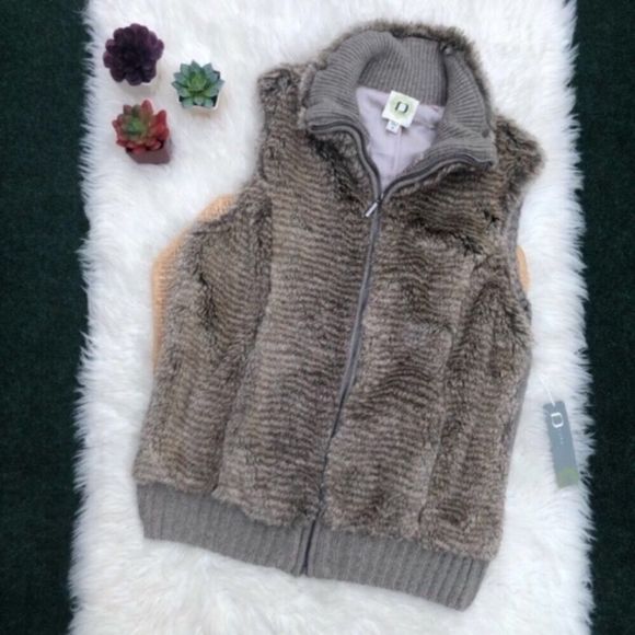 Faux Fur Vest NEW - Picture 1 of 10